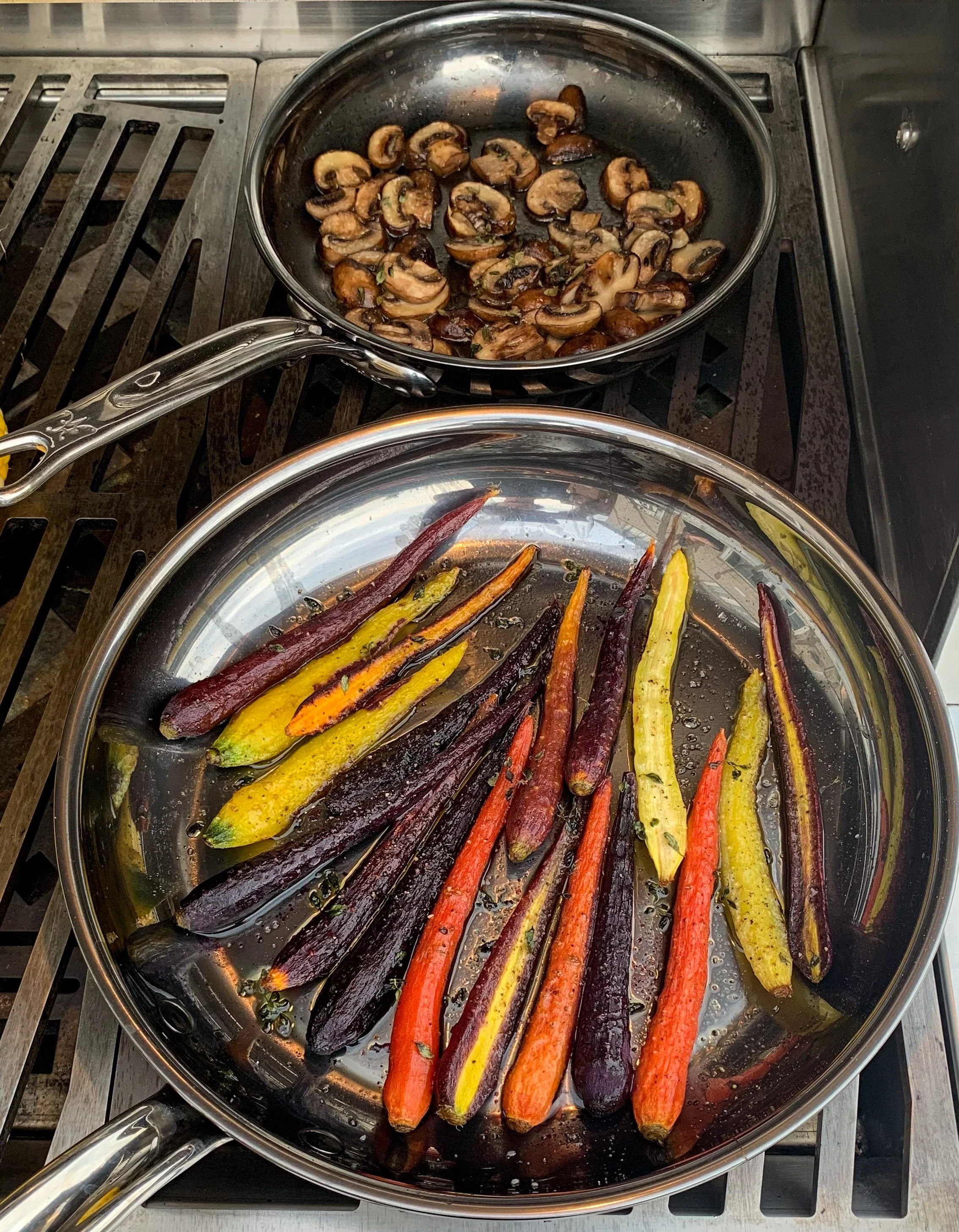 Hestan NanoBond Titanium Induction Skillet Set - 22cm & 28cm - Image 10